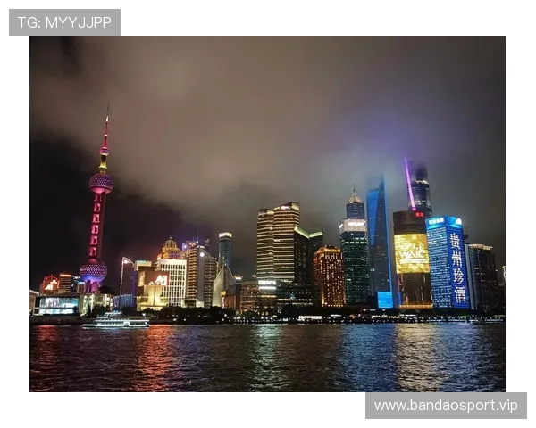以东方明珠为核心的上海都市天际线与黄浦江夜景文化旅游全景探索之旅